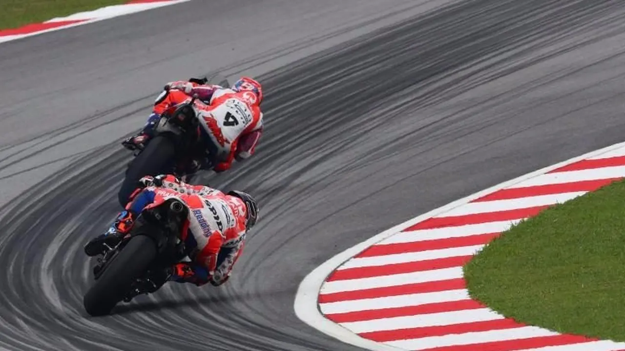 Danilo Petrucci dan Scott Redding, Andrea Dovizioso, MotoGP Valencia