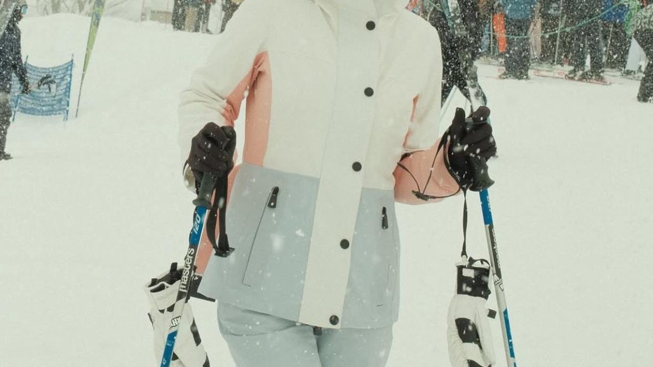 7 Potret Cantik dan Berani! Azizah Salsha Coba Ski Perdana di Niseko, Tampil Memukau Meski Terjatuh