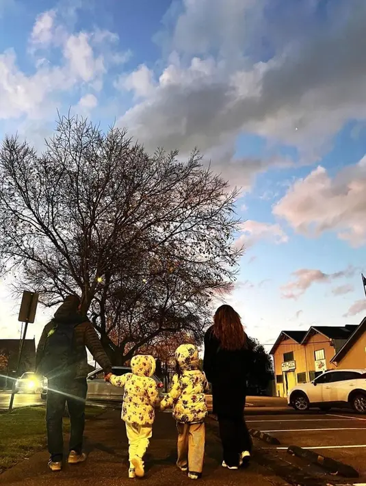 Dilihat dari akun instagramnya, Yasmine dan keluarga kecilnya itu belum lama ini berlibur di Australia [instagram/yaswildblood]