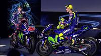 Valentino Rossi dan Maverick Vinales saat meluncurkan motor Yamaha YZR M1 yang akan dipakai pada MotoGP 2017 di Madrid, Spanyol, Kamis (19/1/2017). (Twitter/Motorsport)