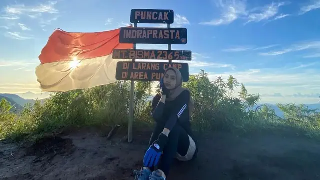 Gunung Bisma atau Gunung Bismo di kawasan Dieng