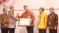 Gubernur Jawa Tengah, Ganjar Pranowo menerima penghargaan Kemendagri di acara Rapat Koordinasi Pengawasan Penyelenggaraan Pemerintahan Daerah Secara Nasional (Rakorwasdanas) 2019.