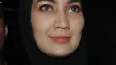 Model asal Manado, Fenny Steffy Burase seusai menjalani pemeriksaan di gedung KPK, Jakarta, Rabu (18/7). Steffy Burase diperiksa terkait kasus alokasi dana otonomi khusus (otsus) Aceh tahun anggaran 2018. (Merdeka.com/Dwi Narwoko)