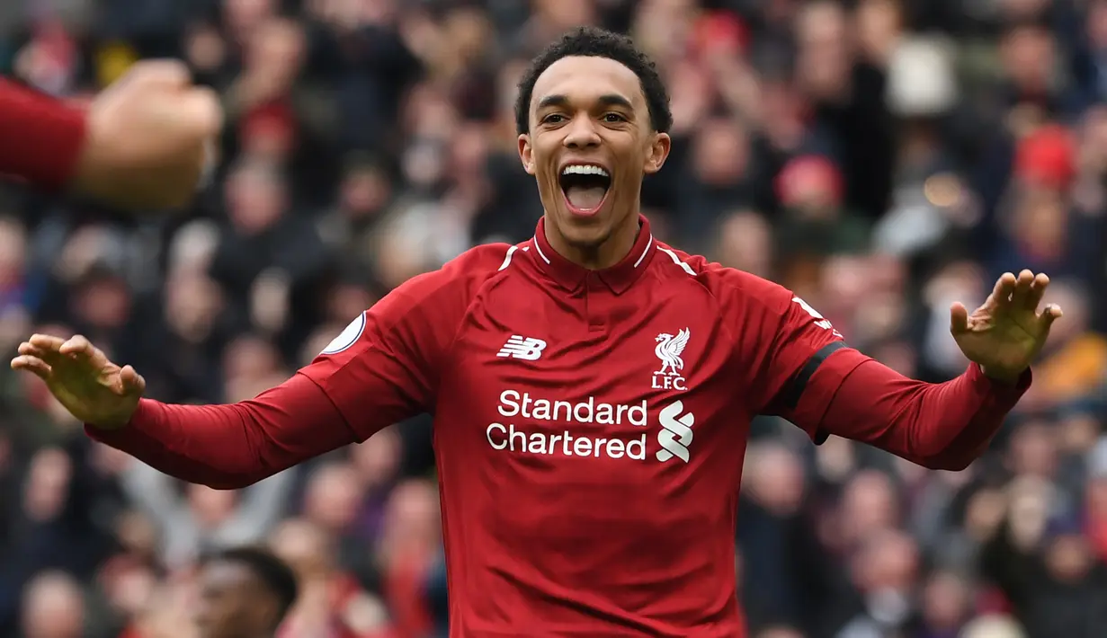 Trent Alexander-Arnold - Rekan setim Virgil van Dijk ini juga menampilkan performa apik di lini belakang Liverpool. Arnold tercatat memiliki rasio 65 persen kemenangan tackle di musim 2019/20 ini. (AFP/Paul Ellis)