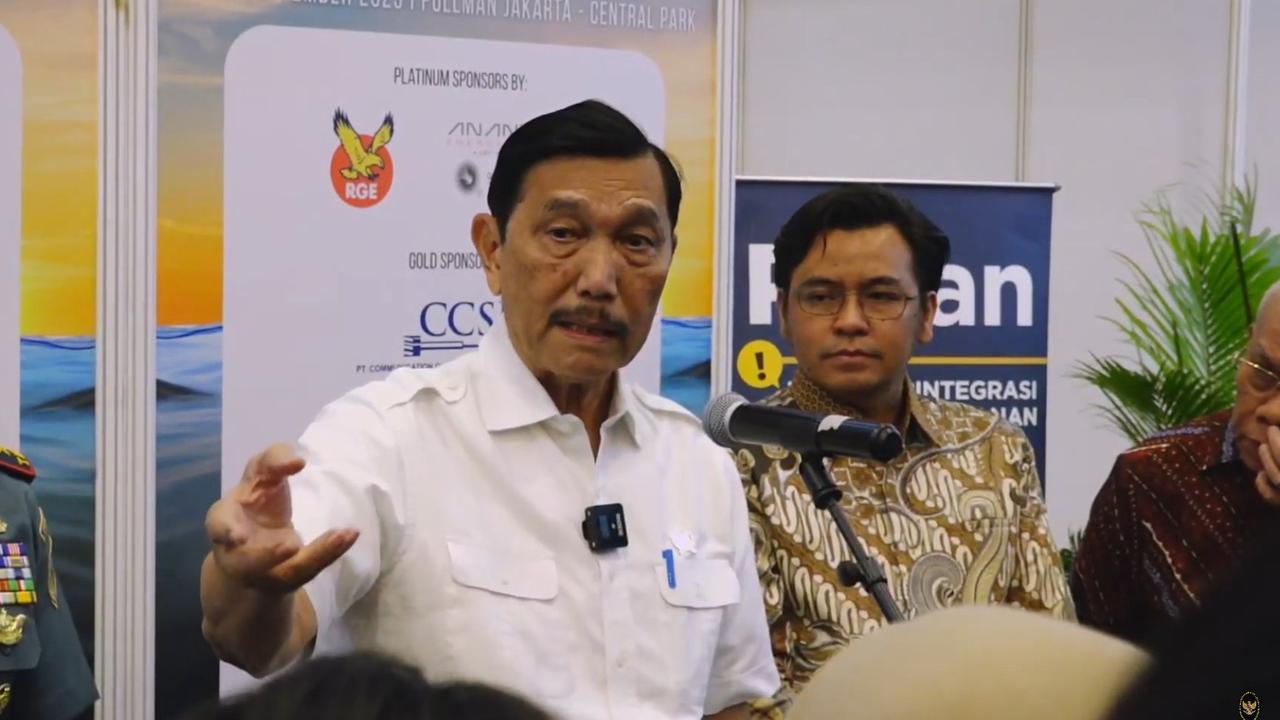 Luhut Susun Aturan Baru: Penyaluran BLT Nantinya Pakai Barcode