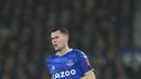 Bek Everton, Michael Keane membawa bola saat bertanding melawan Boreham Wood pada putaran kelima Piala FA Inggris di Goodison Park di Liverpool, Inggris, Jumat (4/3/2022). Everton menang atas Boreham Wood 2-0. (AP Photo/Jon Super)