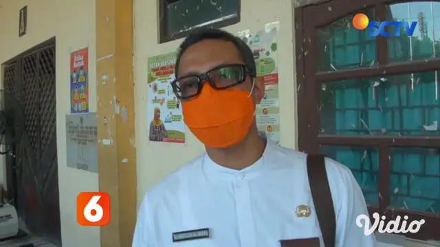 Dengan didampingi orang tuanya, sekitar 400 santri asal Sidoarjo, Jawa Timur, yang akan kembali ke pondok pesantren masing-masing di luar Sidoarjo diwajibkan untuk mengikuti rapid test yang digelar Dinas Kesehatan Kabupaten Sidoarjo.