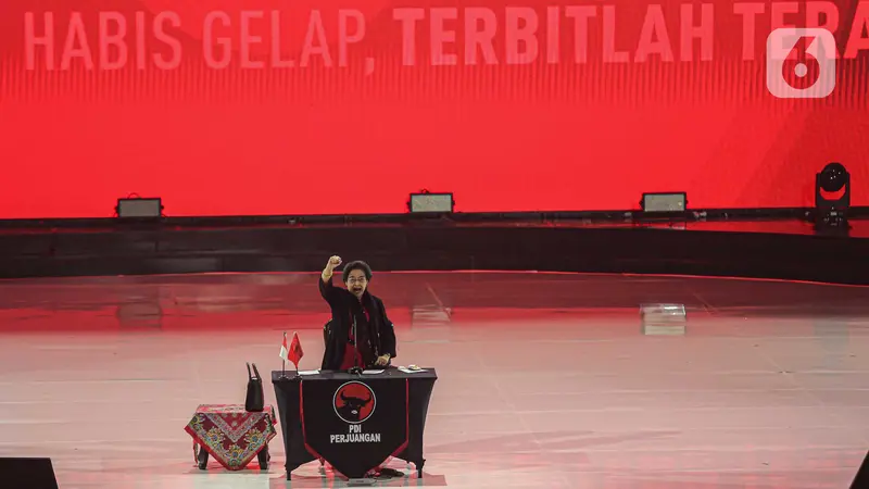 Nyalakan Obor Api Abadi, Megawati Soekarnoputri Buka Rakernas V PDIP