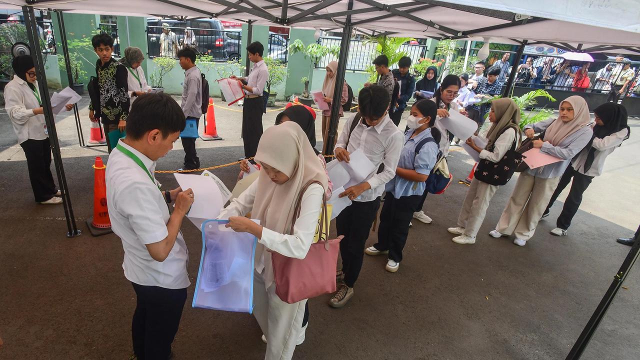FOTO: Antusias Peserta Ikuti UTBK SNBT 2026 di Kampus UPN Veteran Jakarta