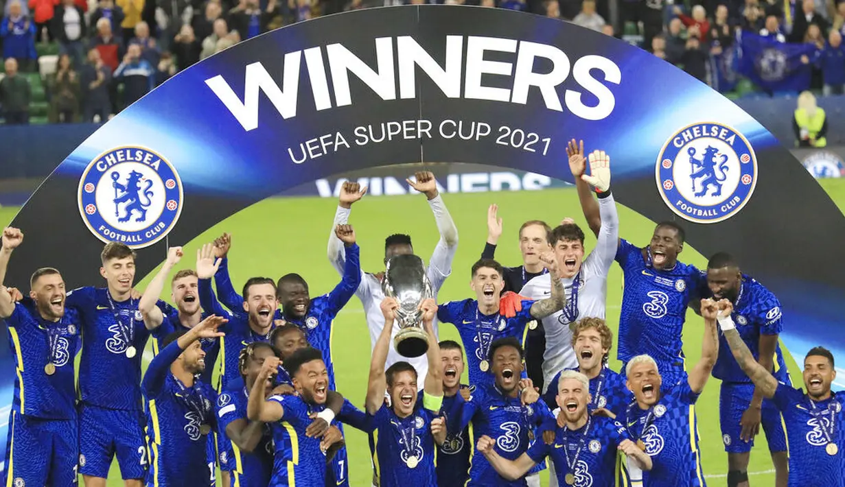 Chelsea sukses merengkuh trofi Piala Super Eropa 2021. The Blues mengalahkan Villarreal lewat adu penalti. (Foto: AP/Peter Morrison)
