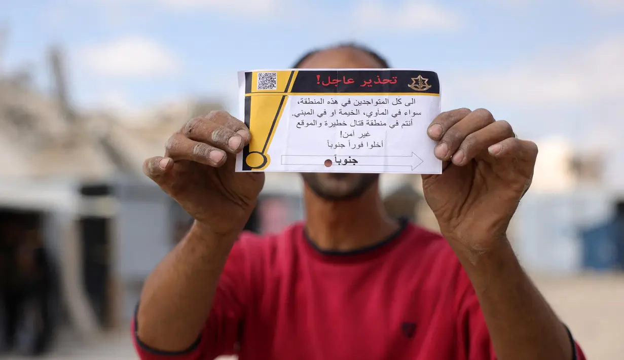 Diketahui, beberapa jam setelah Perserikatan Bangsa Bangsa (PBB) mengatakan telah mulai mendistribusikan sekitar 90 truk bantuan di Gaza, muncul peringatan evakuasi terbaru dari Israel untuk beberapa bagian kota Gaza dan sekitarnya. (BASHAR TALEB/AFP)