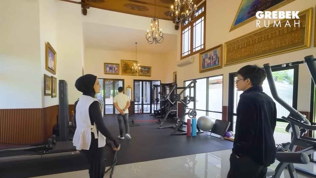 Sekeluarga Hobi Olahraga, 8 Potret Fasilitas Gym di Rumah Putri Zulhas dan Zumi Zola - Tiap Hari Ada Pelatih Pribadi