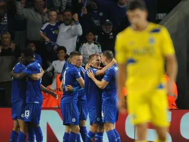 Para pemain Leicester City merayakan gol saat melawan FC Porto pada lanjutan liga Champions grup G di Stadion King Power, Leicester, Rabu (28/9/2016) dini hari WIB. Leicester menang 1-0. (AP Photo/Rui Vieira)