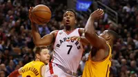 Bintang Toronto Raptors, Kyle Lowry, mencetak poin tertinggi sepanjang kariernya (45) saat timnya menundukkan Cleveland Cavaliers 99-97.