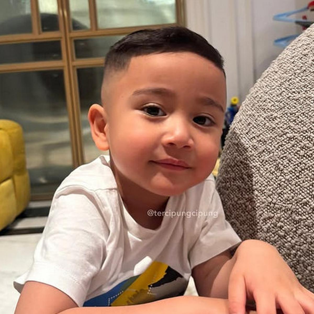 Potret Rayyanza Cipung dengan Potongan Rambut Baru, Ketampanan Meningkat Disebut Kayak Apotek Tutup