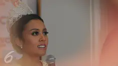 Miss Indonesia 2015, Maria Harfanti menggelar konferensi pers usai kepulangannya pada ajang Miss World 2015, Jakarta, Senin (21/12). Di ajang itu, Harfanti berhasil menyandang gelar juara ketiga. (Liputan6.com/Herman Zakharia)