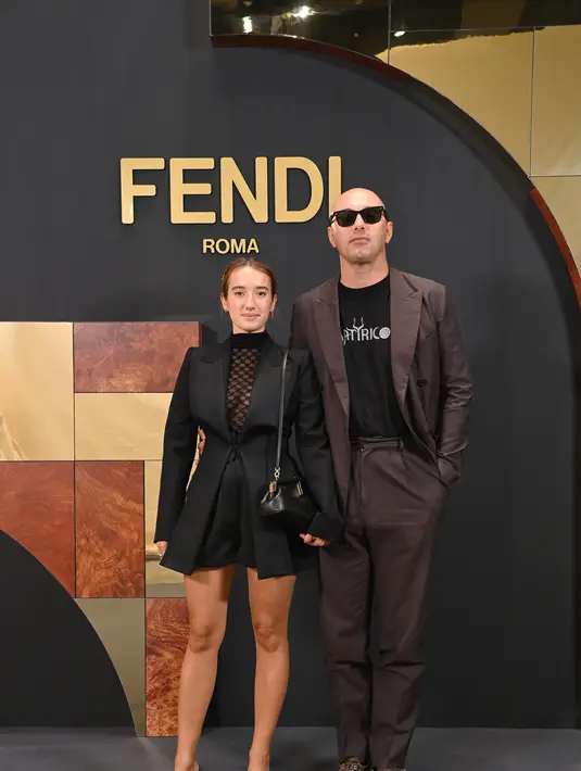 Gaya edgy Leonetta Luciano Fendi dan Nico Vascellari bisa jadi isnpirasi gaya formal yang unik. (Foto: Fendi.Dok)