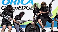 [VIDEO] Tim Tour de France Nyanyikan Lagu AC/DC