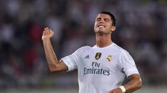 Cristiano Ronaldo kecewa karena tidak mencetak gol saat Real Madrid berhadapan dengan Inter Milan dalam International Champions Cup 2015 yang di gelar di Stadion Tianhe, Guangzhou, Tiongkok, Senin (27/7/2015). (AFP Photo/Johannes Eisele)