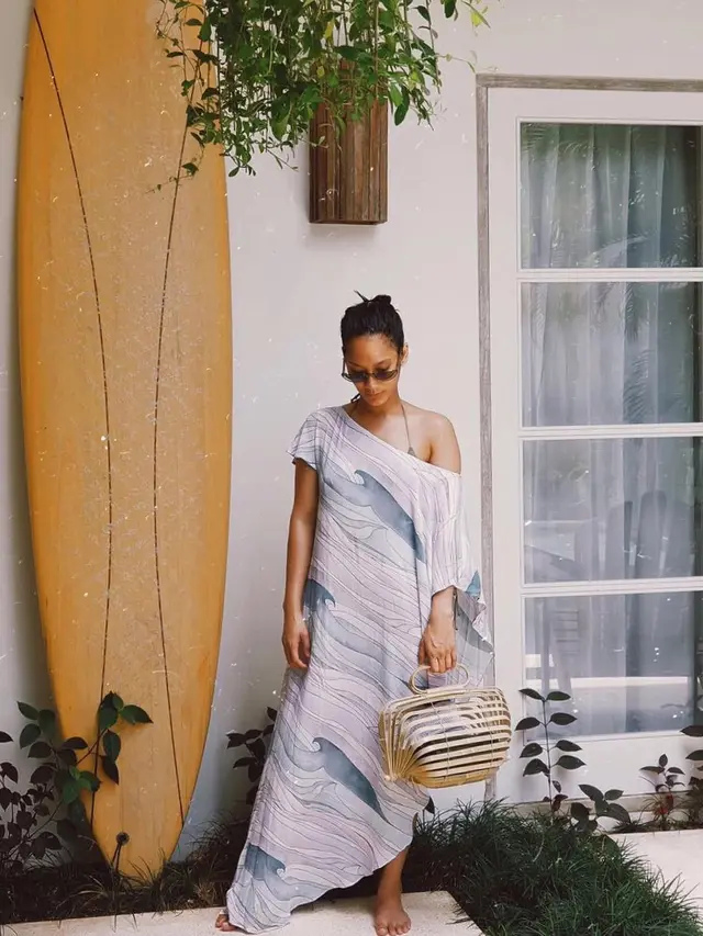 [Bintang] Sensual Eksotis, Ini 5 Outfit Liburan Seru Ala Tara Basro yang Super Fresh