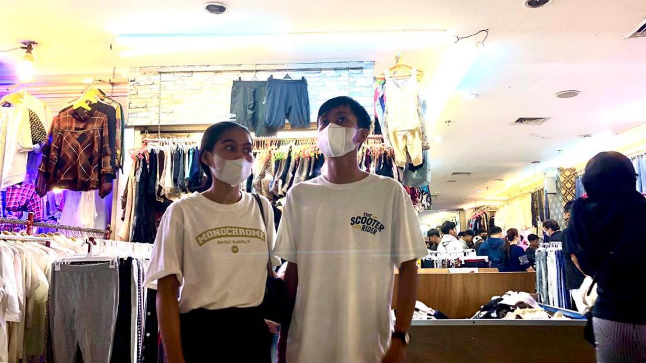 Warga berkunjung ke Pasar Senen, Jakarta Pusat di era COVID-19