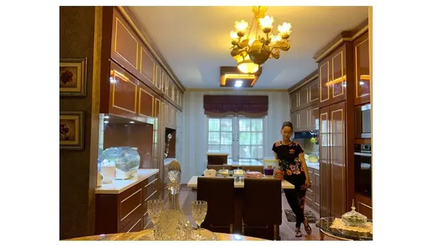 6 Potret Dapur di Rumah Inul Daratista, Elegan dan Bernuansa Cokelat