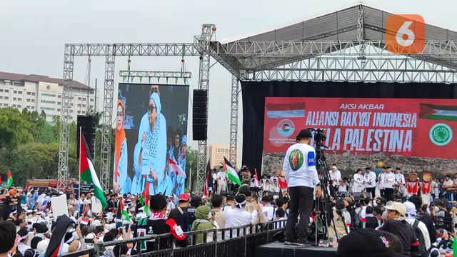 Menteri Luar Negeri (Menlu) Indonesia, Retno L.P Marsudi menghadiri aksi bela Palestina di Monas, Minggu (5/1/2023). (Liputan6.com/Therresia Maria Magdalena Morais)