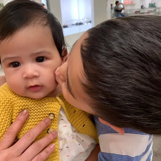 6 Momen Kebersamaan Rafathar dan Anak Caca Tengker, Bak Saudara Kandung