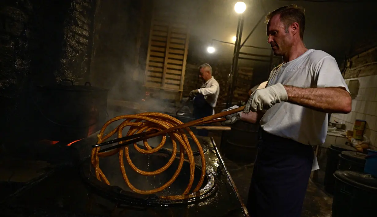 Churros memiliki tekstur yang renyah di luar, lembut dan empuk di dalam. (AP Photo/Alvaro Barrientos)