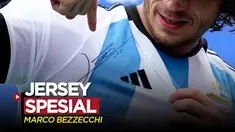 Berita video beberapa momen penting di MotoGP Argentina 2023, di mana Pecco Bagnaia sempat terlihat kesal dan Marco Bezzecchi memakai jersey bertanda tangan Lionel Messi, Senin (3/4/2023) dini hari WIB.