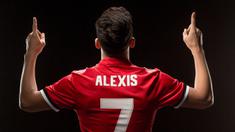 Alexis Sanchez memilih menggunakan jersey keramat bernomor punggung tujuh di Manchester United saat tiba di Old Trafford. (Bola.com/manutd.com)