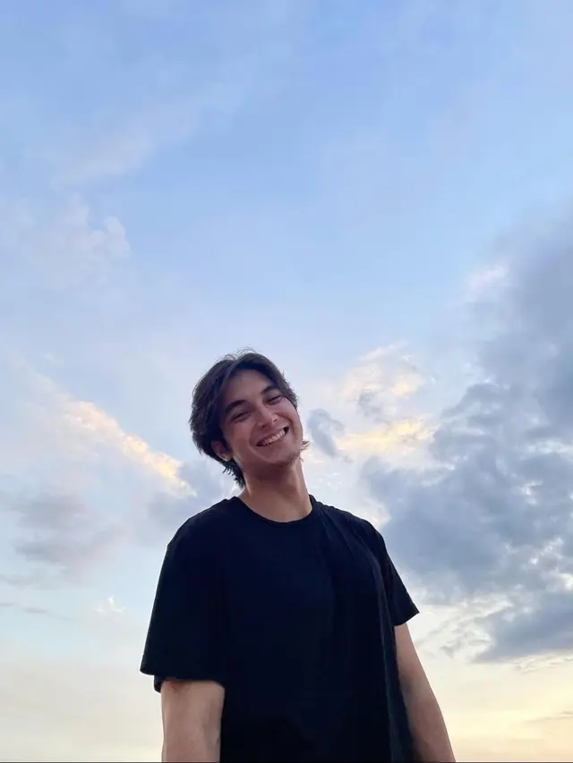 Junior Roberts, Kekasih Sandrinna yang Punya Wajah Tampan