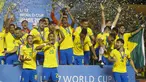 Piala Dunia U-17 2023 Indonesia dipastikan akan digelar pada 10 November hingga 2 Desember 2023. Total 24 negara dari 6 konfederasi akan berlaga setelah lolos kualifikasi, kecuali Indonesia yang lolos otomatis sebagai tuan rumah menggantikan Peru. Dari total 24 negara kontestan Piala Dunia U-17 2023, terdapat 4 negara yang pernah mencicipi gelar juara, hingga layak diunggulkan. Berikut daftar keempat negara tersebut. (AFP/Miguel Schincariol)