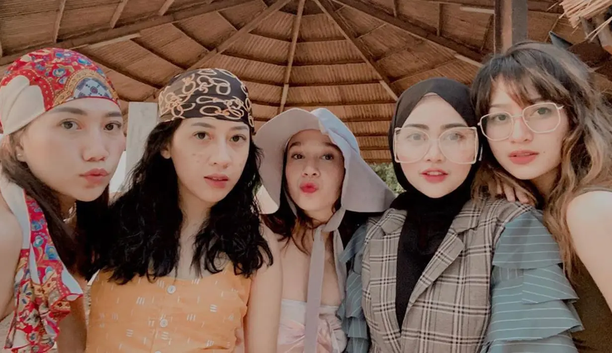 (Instagram/rachelvennya)