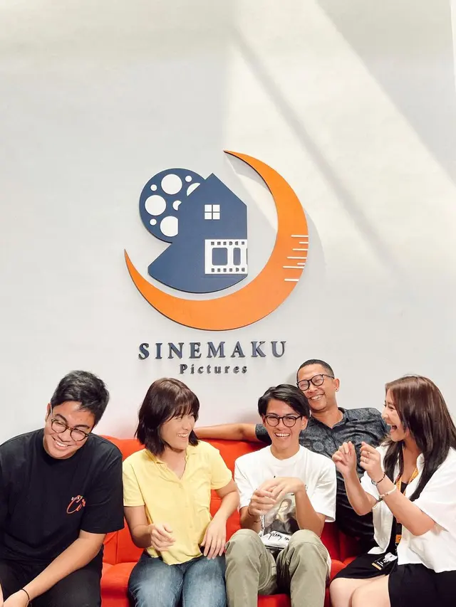 Prilly Latuconsina dan Rey Bong terlibat syuting serial Dear Strangers (Foto: Instagram @prillylatuconsina96)