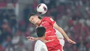 Pesepak bola Timnas Indonesia Justin Hubner berebut bola dengan pemain Thailand pada laga final FIFA ASEAN Cup 2026 di Stadion Utama Gelora Bung Karno (SUGBK), Jakarta, Senin (5/10/2026). Indonesia akhirnya menjuarai FIFA ASEAN Cup 2026 setelah menang 4-2 melalui adu penalti usai bermain imbang 2-2 hingga babak tambahan waktu.(KLY/Budy Santoso)