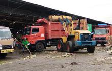 Pemprov DKI Siapkan 40 Truk untuk Percepat Penanganan Sampah Kramat Jati