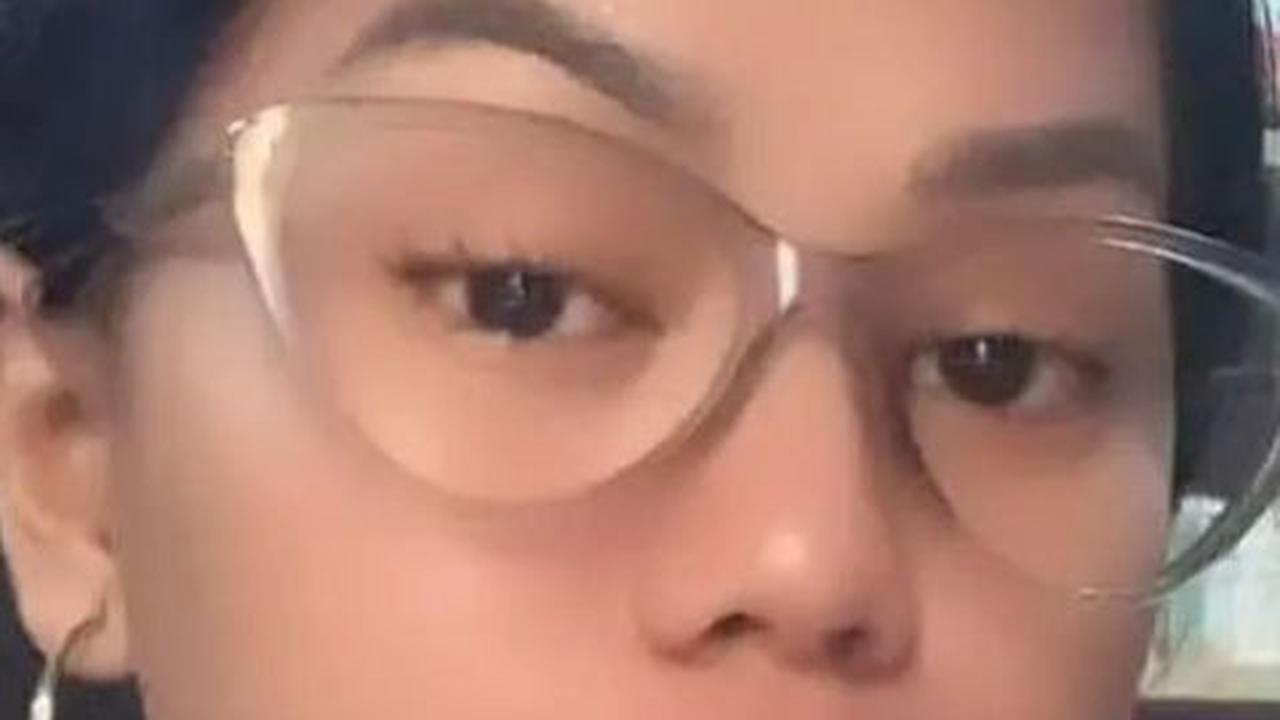 Kalo kita liat di Instagram-nya, baru-baru ini Cimoy memutuskan buat potong rambutnya super pendek.