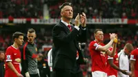 Manchester United manager Louis van Gaal applauds fans during a lap of honour after the game Action Images via Reuters / Jason Cairnduff