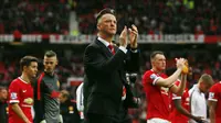 Manchester United manager Louis van Gaal applauds fans during a lap of honour after the game Action Images via Reuters / Jason Cairnduff