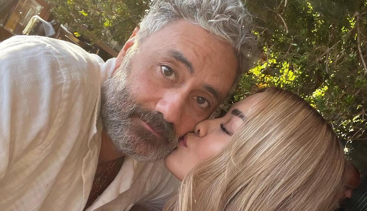 <p>Rita Ora dan Taika Waititi. (Instagram/ ritaora)</p>