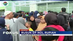 Warga antusias soal rumah DP 0 rupiah di Klapa Village, hingga akhirnya berdesakan di kantor informasi tempat tersebut.