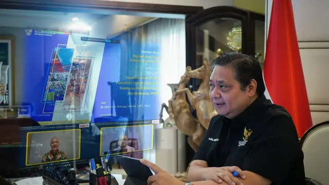Menteri Koordinator Bidang Perekonomian Airlangga Hartarto saat menyampaikan Keynote Speech di Webinar Keluarga Alumni UGM: Kontribusi UMKM untuk Pemulihan Ekonomi Nasional – Kolaborasi Multipihak dalam Pemberdayaan UMKM. (Dok Kemenko Perekonomian)