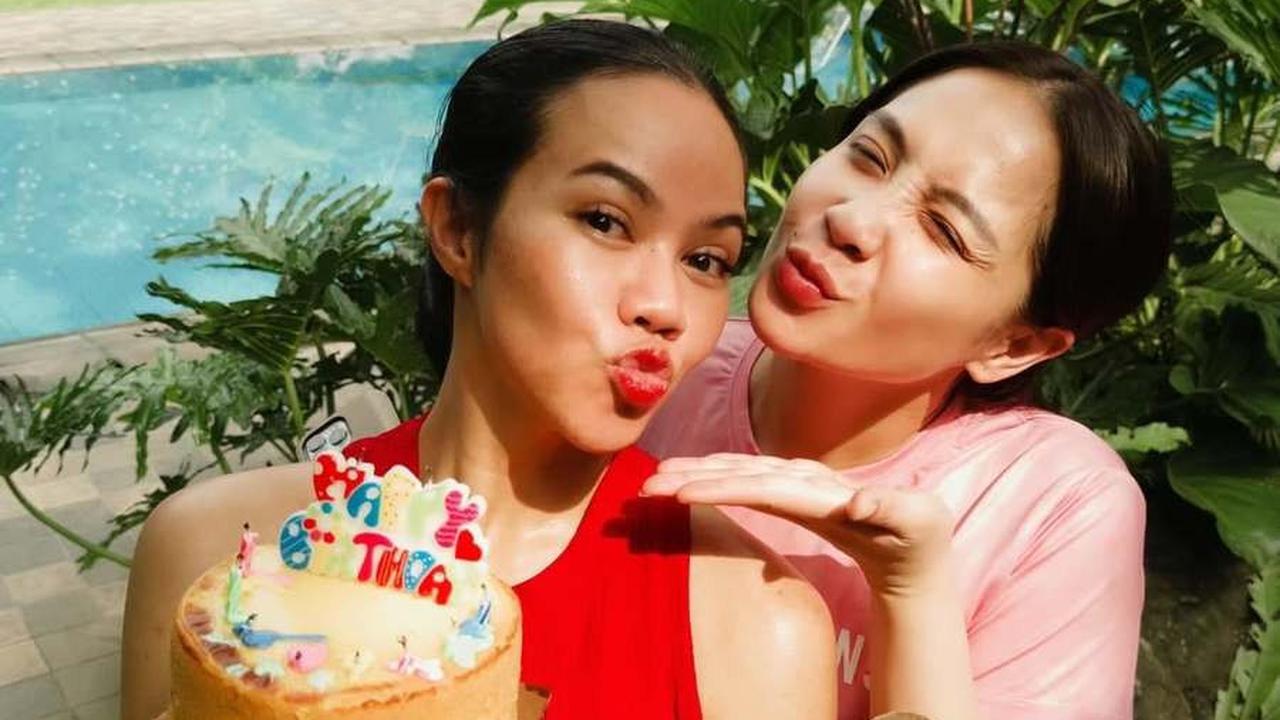 8 Potret Ultah Yura Yunita Dirayakan Bareng Nagita Slavina & Teman-Teman Main Padel, Dapat Kado Spesial