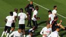 Pelatih baru AS Monaco, Thierry Henry, saat memimpin sesi latihan di La Turbie, Monaco, Jumat (19/10/2018). Thierry Henry menggantikan posisi Leonardo Jardim yang baru saja dipecat pada awal musim ini. (AFP/Valery Hache)