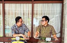 VIDEO: Jelang Pengumuman KPU, Anies-Cak Imin Ngabuburit Naik Vespa Keliling Jakarta