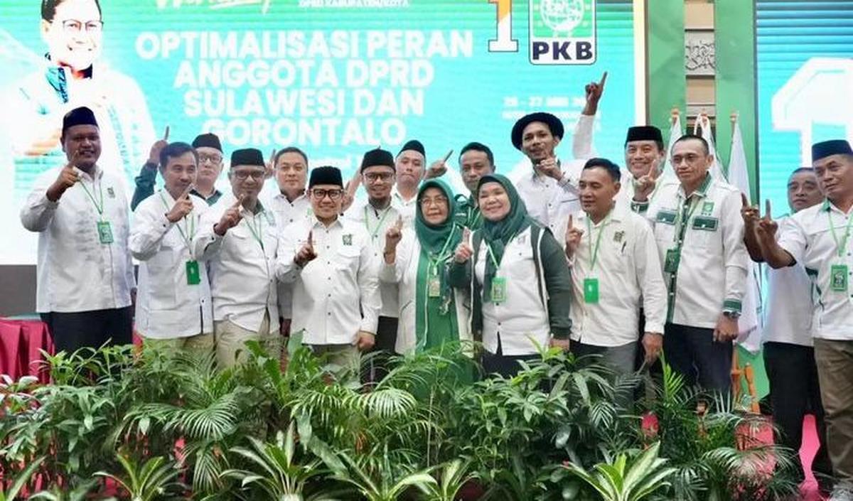 "Matoduwolo (selamat datang) di PKB @onca_marthinus atau yg lebih di kenal dengan Norman Camaru.anak muda yang dulunya sebagai anggota kepolisian,dan mundur menjadi seorang publik figur ketika salah satu videonya viral di medsol.Beliau memantapkan diri be
