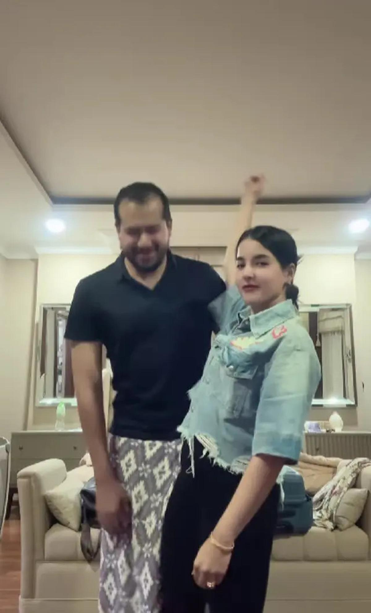 8 Potret Rumah Tasya Farasya, Padukan Desain Klasik Glamor dengan Sentuhan Personal