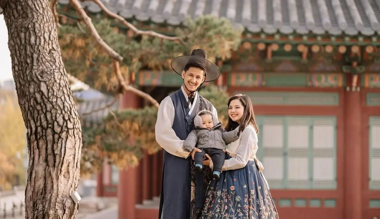 Berusaha tidak mengeluh, Tasya lebih menyerahkannya kepada sang pencipta. Ia juga merasa Tuhan sangat baik karena memberikan kesempatan pada Randi untuk menghapus dosa-dosanya lewat penyakit yang diidapnya. (Instagram/tasyakamila)