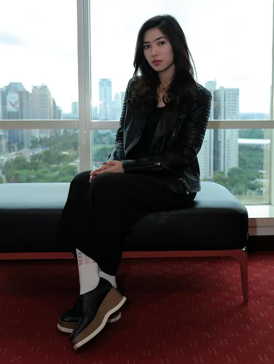 "Aku nerima itu sih, mau dibilang jutek terima aja. Aku jarang keluar rumah. Takut dibilang kesannya selalu jahat. Aku waktu lowong aja dirumah, nonton, latihan musik, dan lain-lain," terangnya. (Deki Prayoga/Bintang.com)